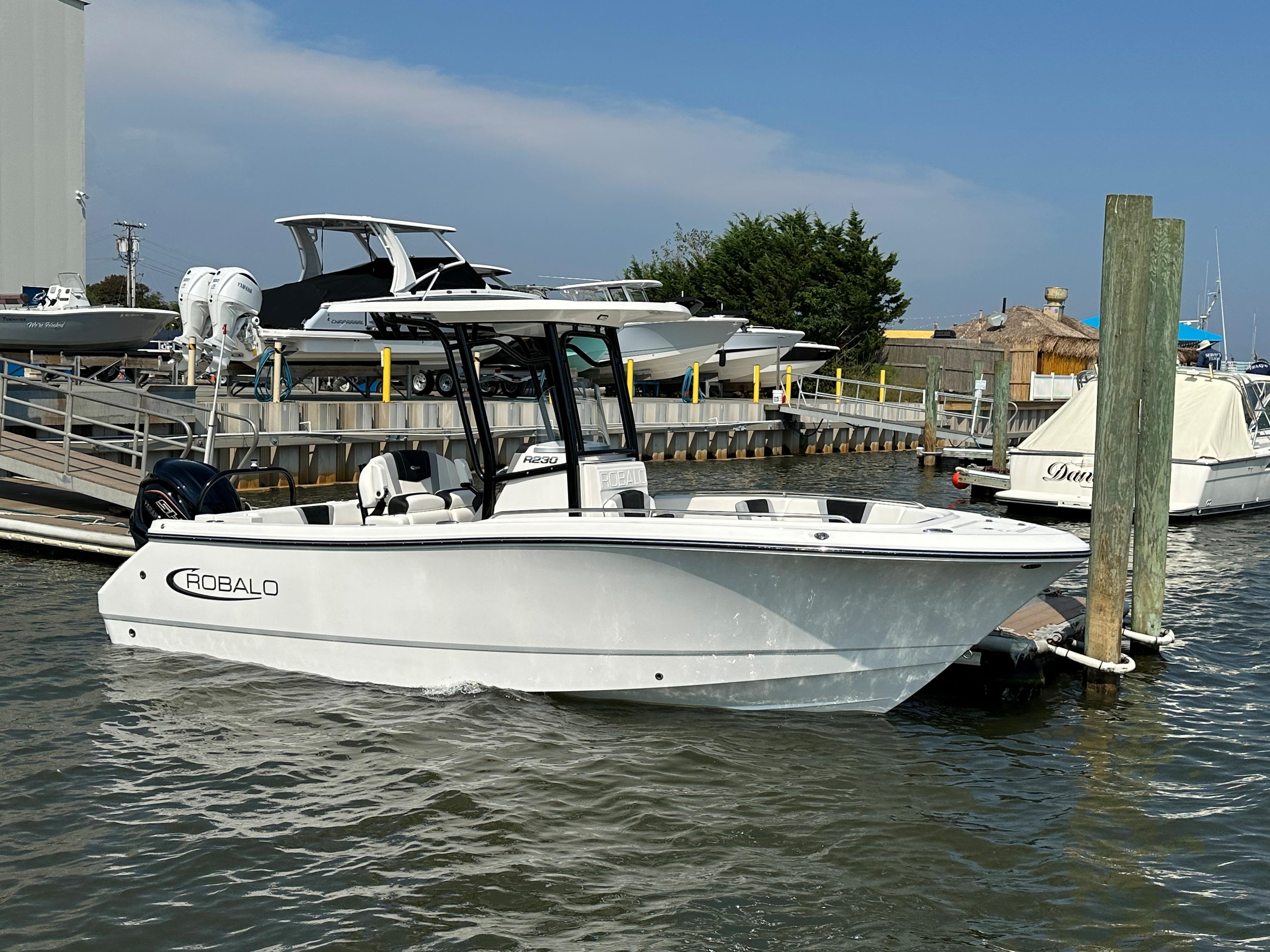 New 2024 Robalo R230 Center Console, 08244 Somers Point Boat Trader