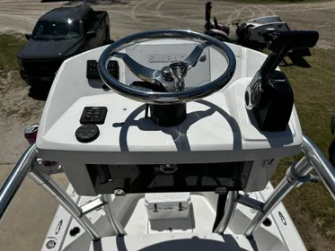 2019 Sea Pro 228 Bay