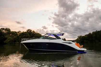 2025 Sea Ray 320 Sundancer