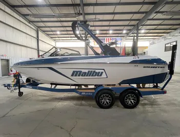 2022 Malibu 22 LSV