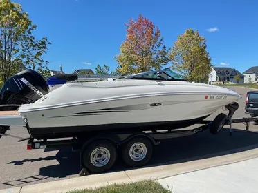 2014 Sea Ray 220 Sundeck Outboard