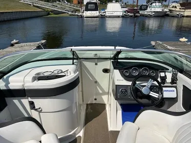 2014 Sea Ray 220 Sundeck Outboard