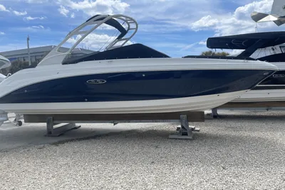 2024 Sea Ray SDX 250 Outboard