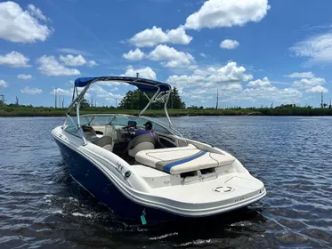 2004 Sea Ray 220 Select