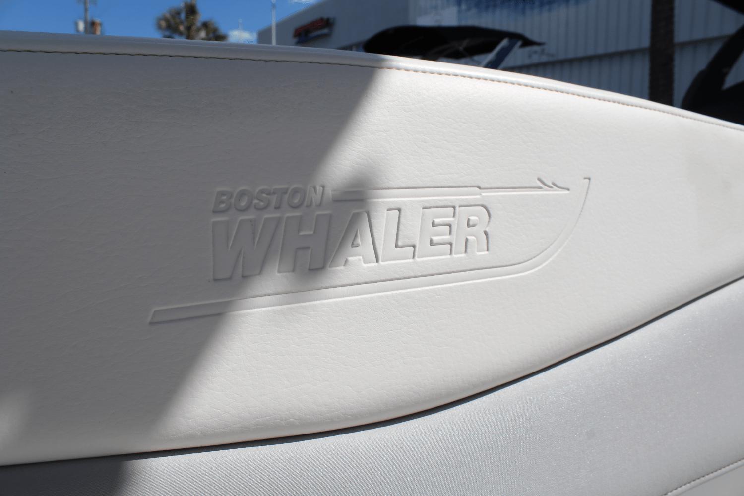 2015 Boston Whaler 240 Dauntless