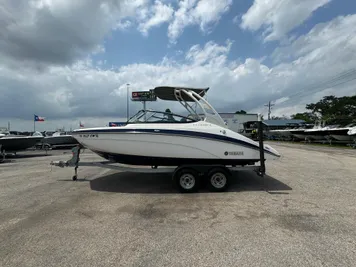2019 Yamaha Boats 212 LTD S