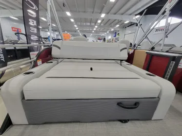 2023 Crest Classic LX 220 SLSC