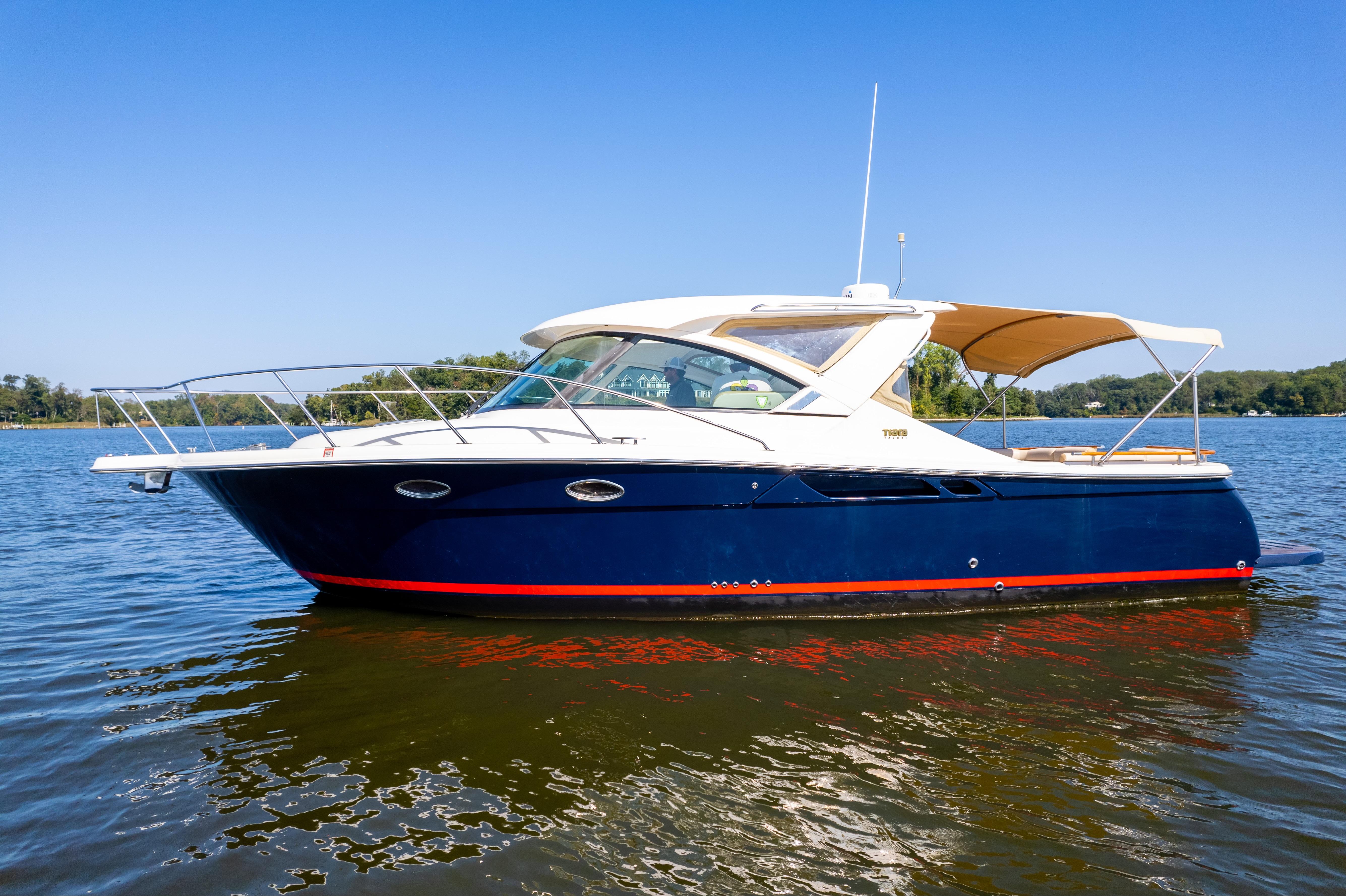 2013 Tiara Yachts 3100 Coronet