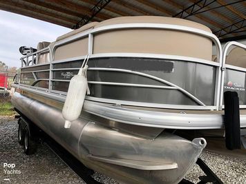 2019 Sun Tracker Party Barge 20 DLX