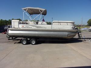 2007 Sun Tracker 22 Party Barge