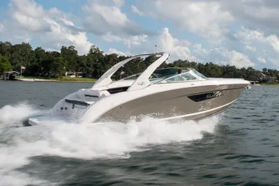 2020 Regal 3300 Bowrider