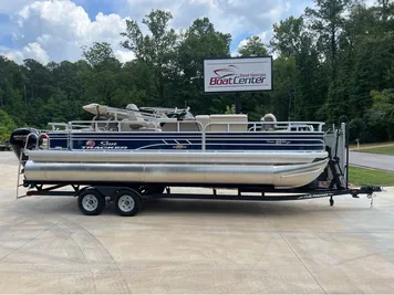 2023 Sun Tracker Fishin Barge 22