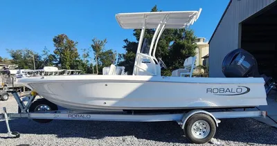 2024 Robalo 206 Cayman