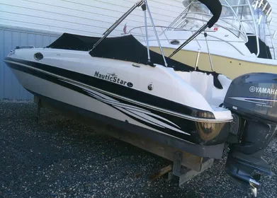 2011 NauticStar 230 Sport Deck