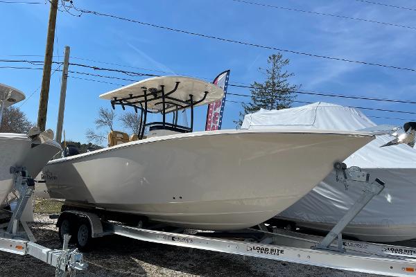 27 HFC Center Console Blue Water Boat