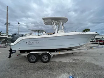 2019 Robalo R242