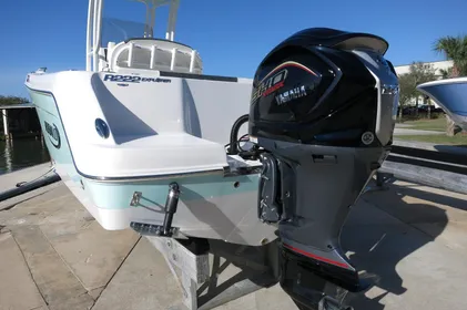 2024 Robalo 222 Explorer CC