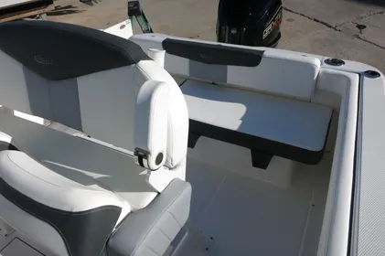 2024 Robalo 222 Explorer CC