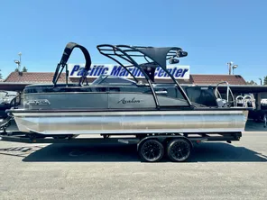 2023 Avalon 25' Catalina Platinum Elite Windshield w/ 300HP Verado!