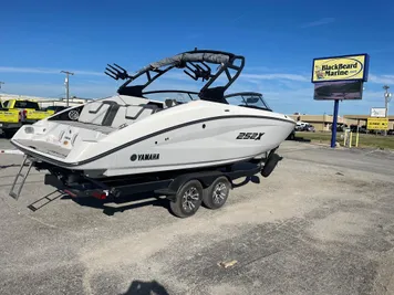 2023 Yamaha Boat 252XE