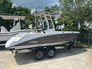 2022 Yamaha Boats 210 FSH® SPORT