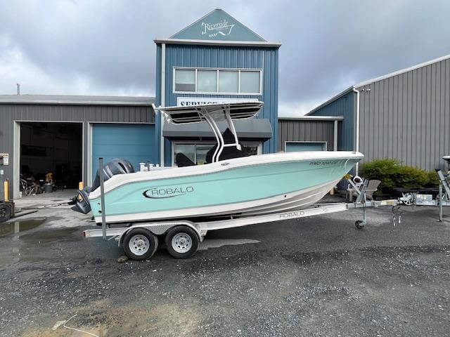 2023 Robalo R202 EX side view