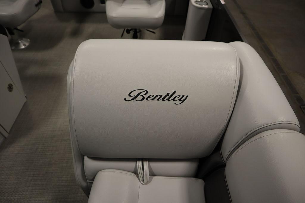 2023 Bentley Pontoons 223 Swingback Tri-toon