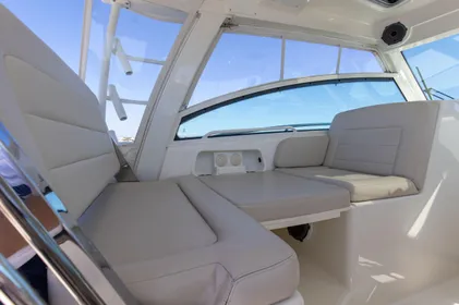 2019 Boston Whaler 345 Conquest Bridge