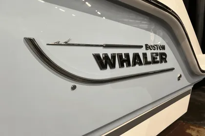 2024 Boston Whaler 240 Vantage