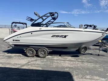 2023 Yamaha Boats 252XE