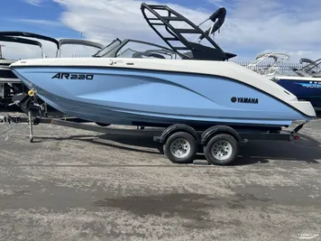 2024 Yamaha Boats AR220