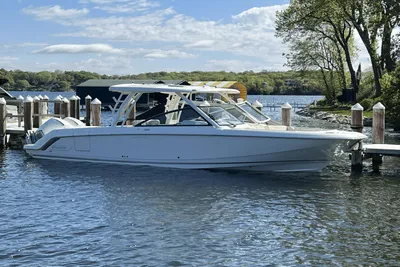 2024 Boston Whaler 320 Vantage