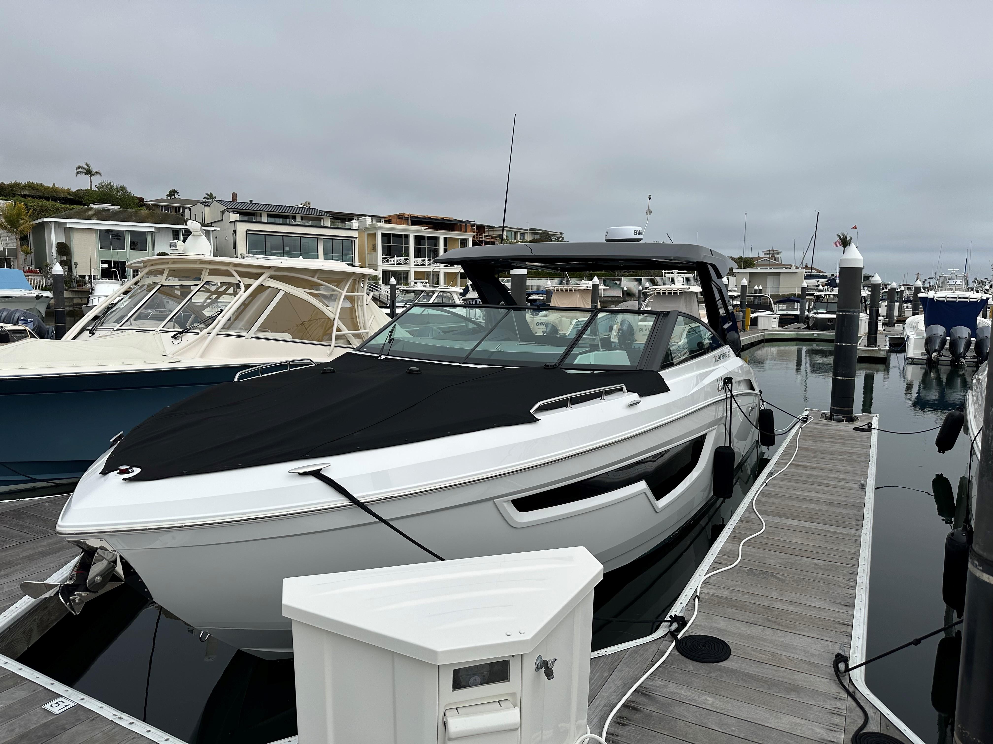 2023 Cruisers Yachts 34 GLS Outboard