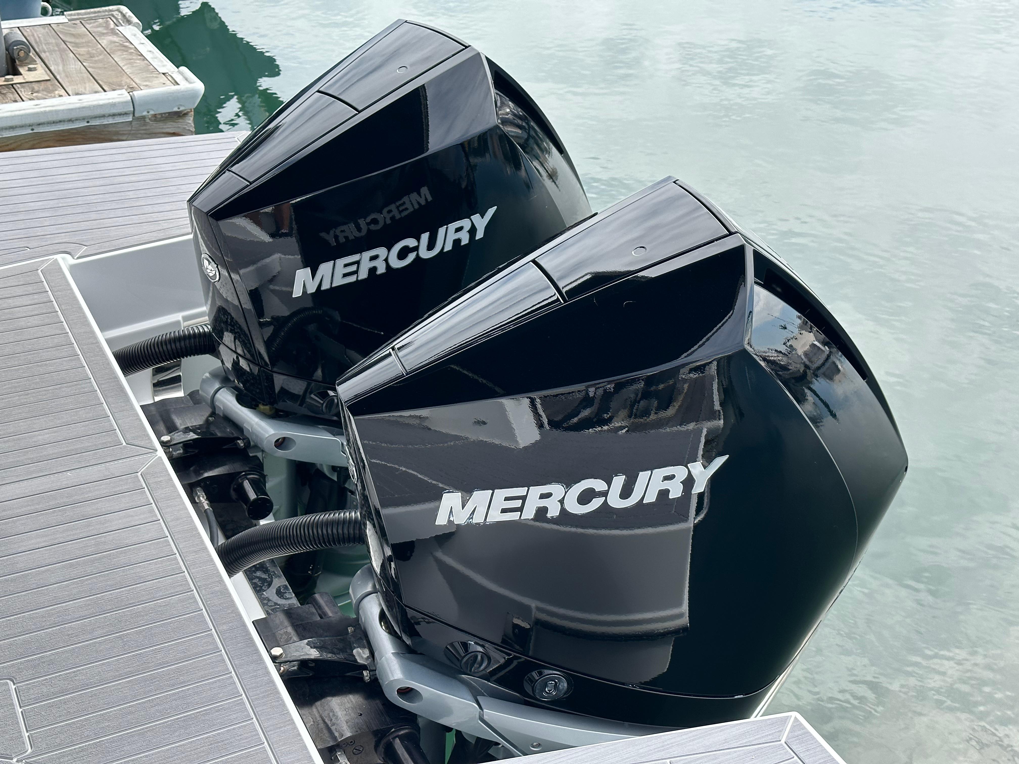 Mercury Verado?s 300 hp V8?s 4.6L