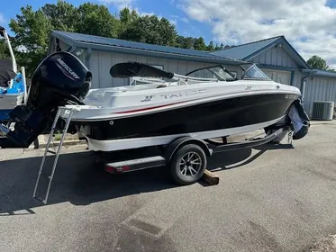 2022 Tahoe 200 S Ski and Fish