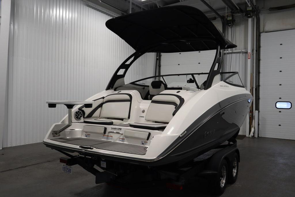 2019 Yamaha Boats 242 LTD S E-Series