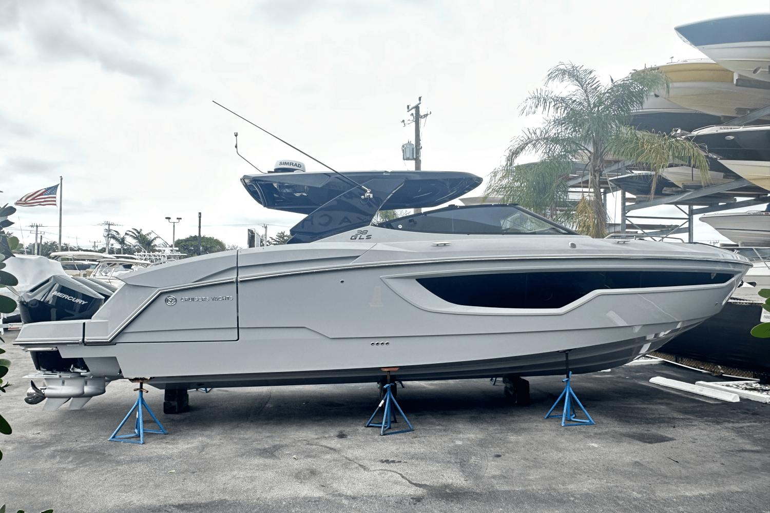 New 2024 Cruisers Yachts 38GLS-OB SB, 33138 Miami - Boat Trader