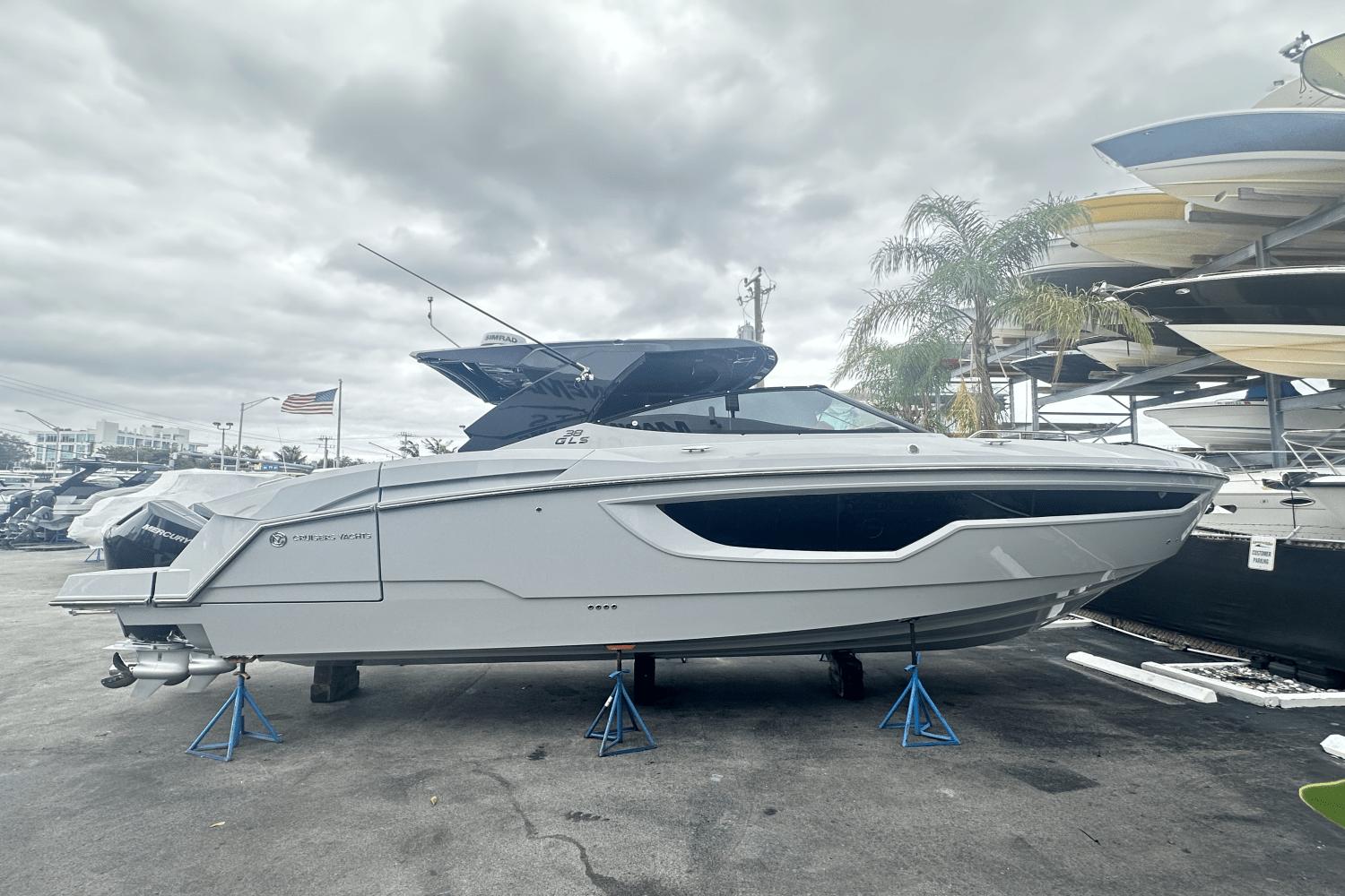 2024 Cruisers Yachts 38GLS-OB SB