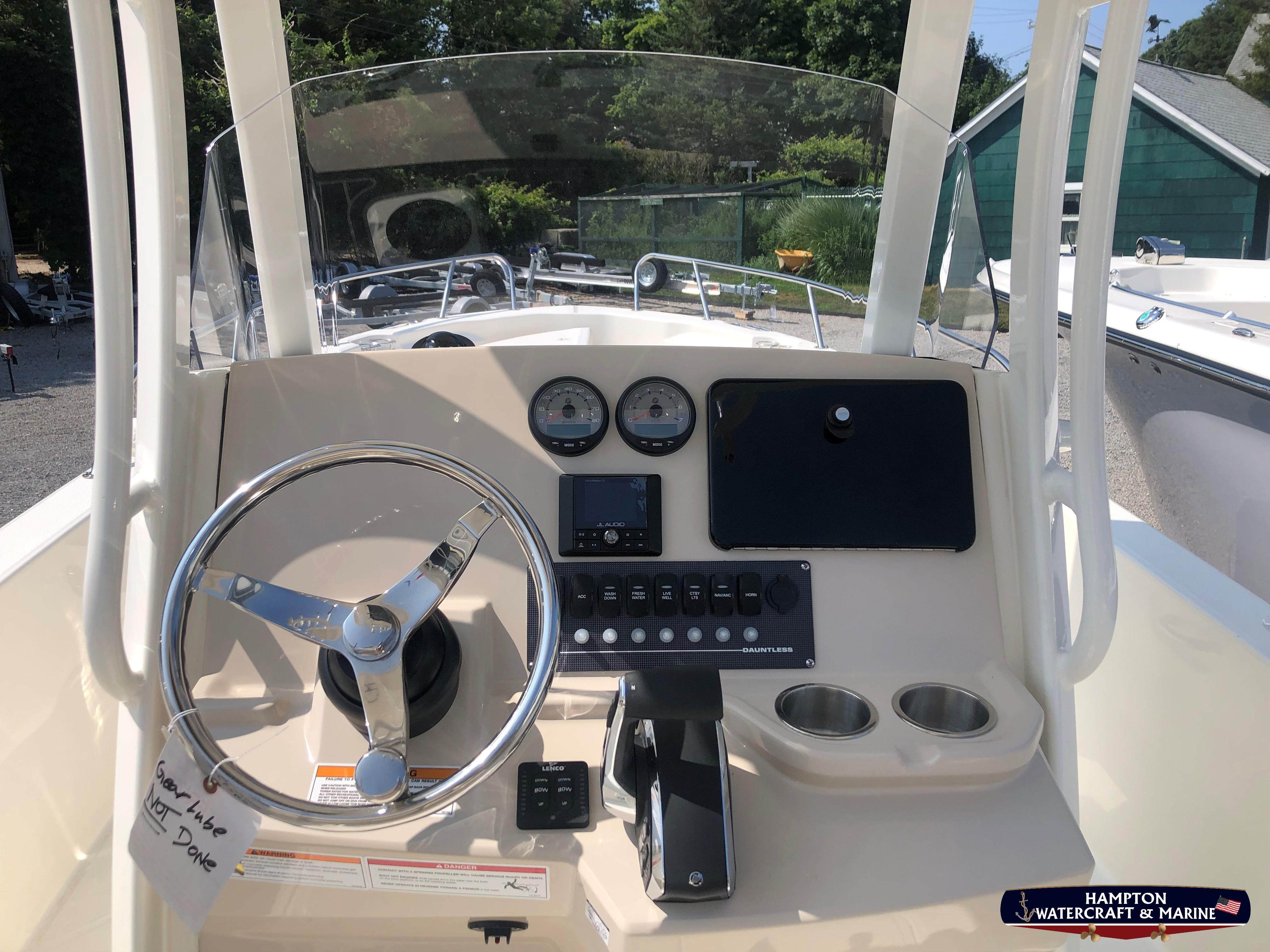 2023 Boston Whaler 250 Dauntless