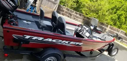 2019 Tracker Bass V-16 SC