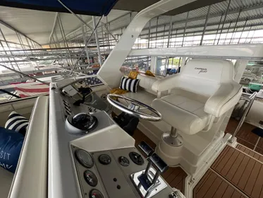 1997 Carver 440 Aft Cabin Motor Yacht