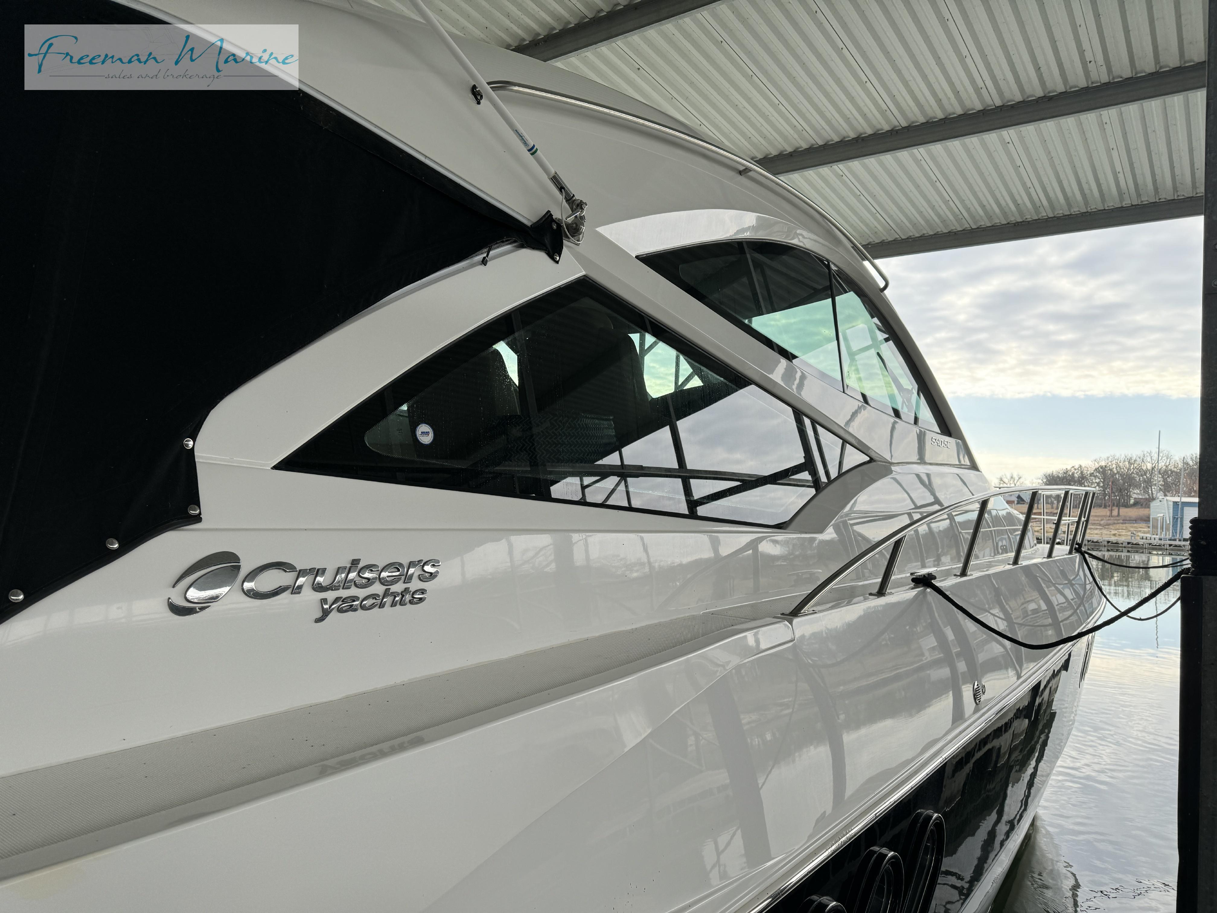 2014 Cruisers Yachts 540 Sports Coupe