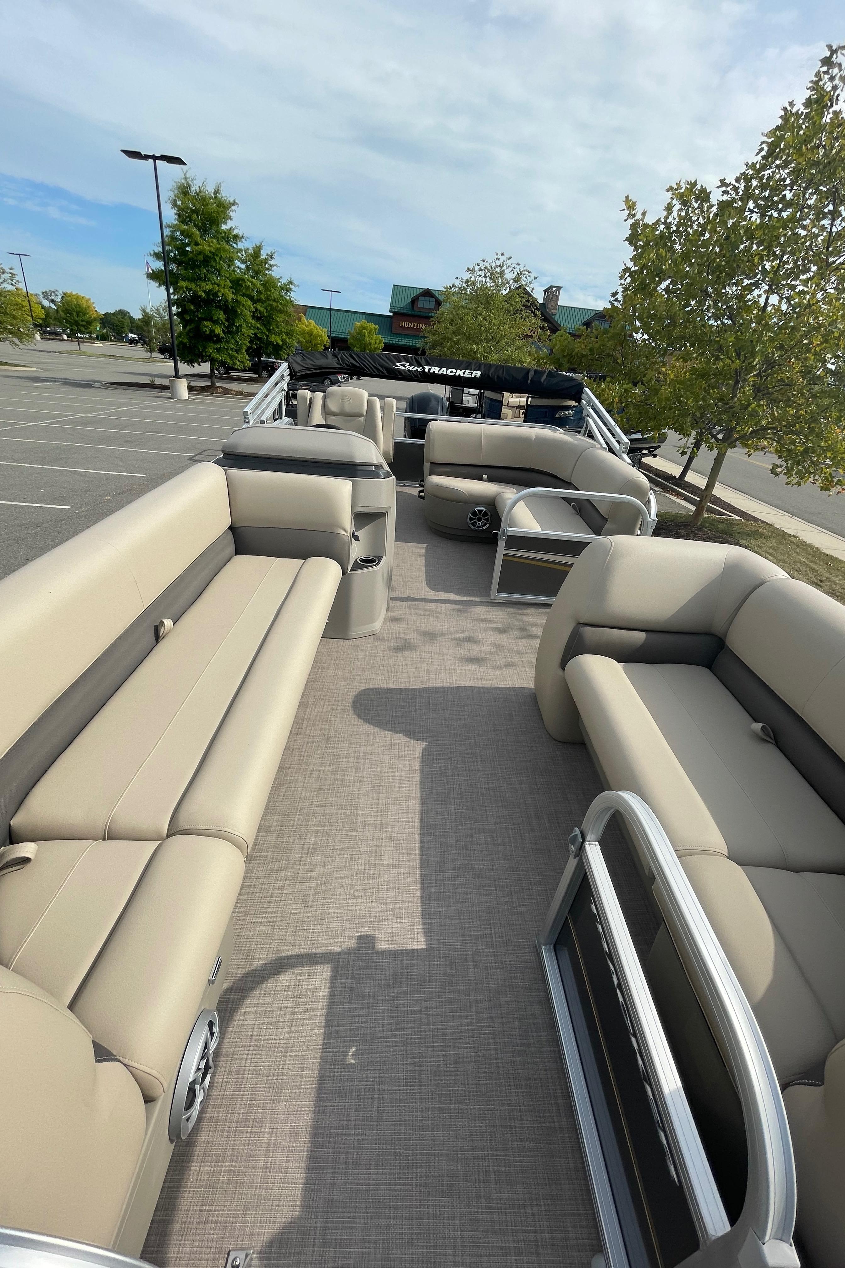New 2024 Sun Tracker Party Barge 18 DLX, 23233 Henrico Boat Trader