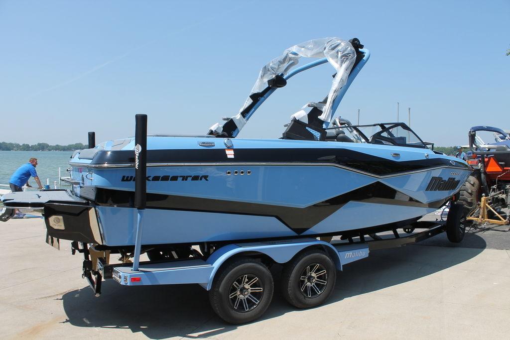 2024 Malibu 22 LSV