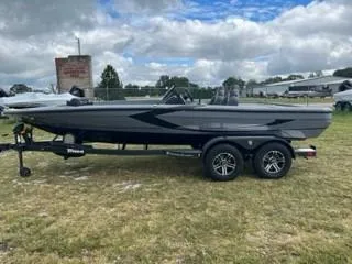 2023 Triton 21 XrT