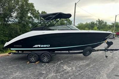 2023 Yamaha Boat AR250