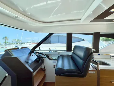 2017 Tiara Yachts C44 Coupe