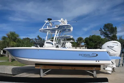 2024 Robalo R266 Skydeck