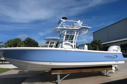 2024 Robalo R266 Skydeck