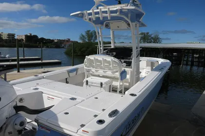 2024 Robalo R266 Skydeck